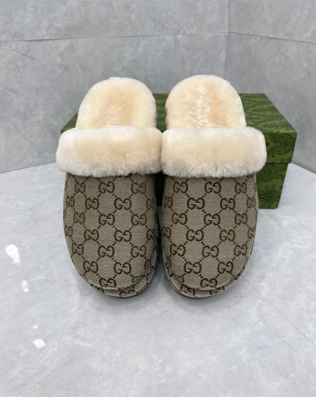 Gucci slippers
