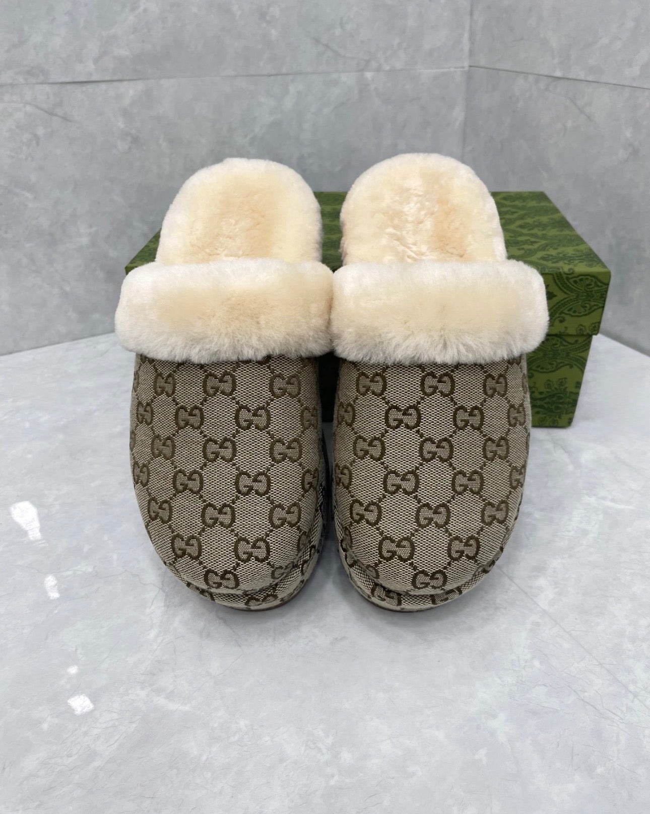 Gucci slippers