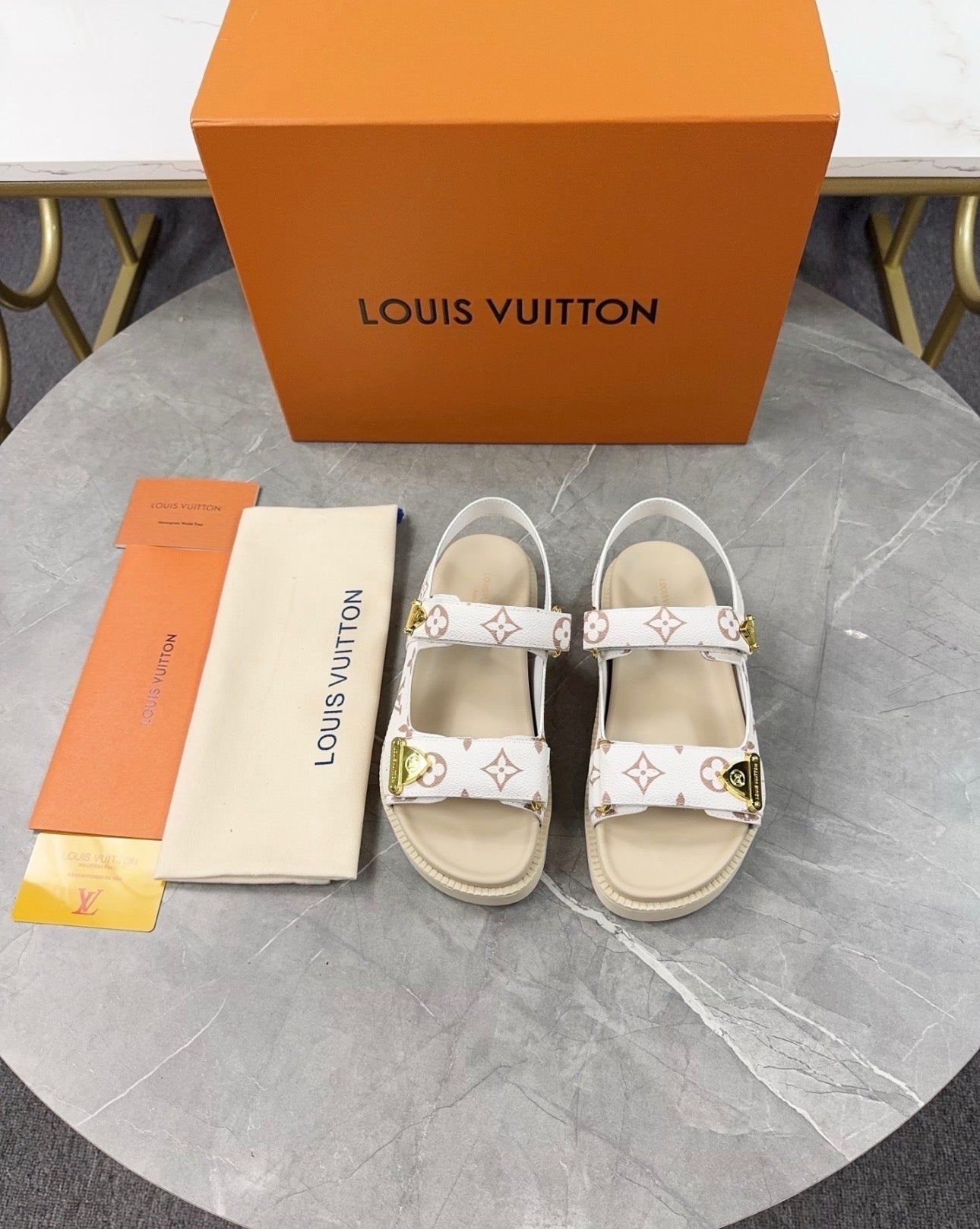 LV sandles